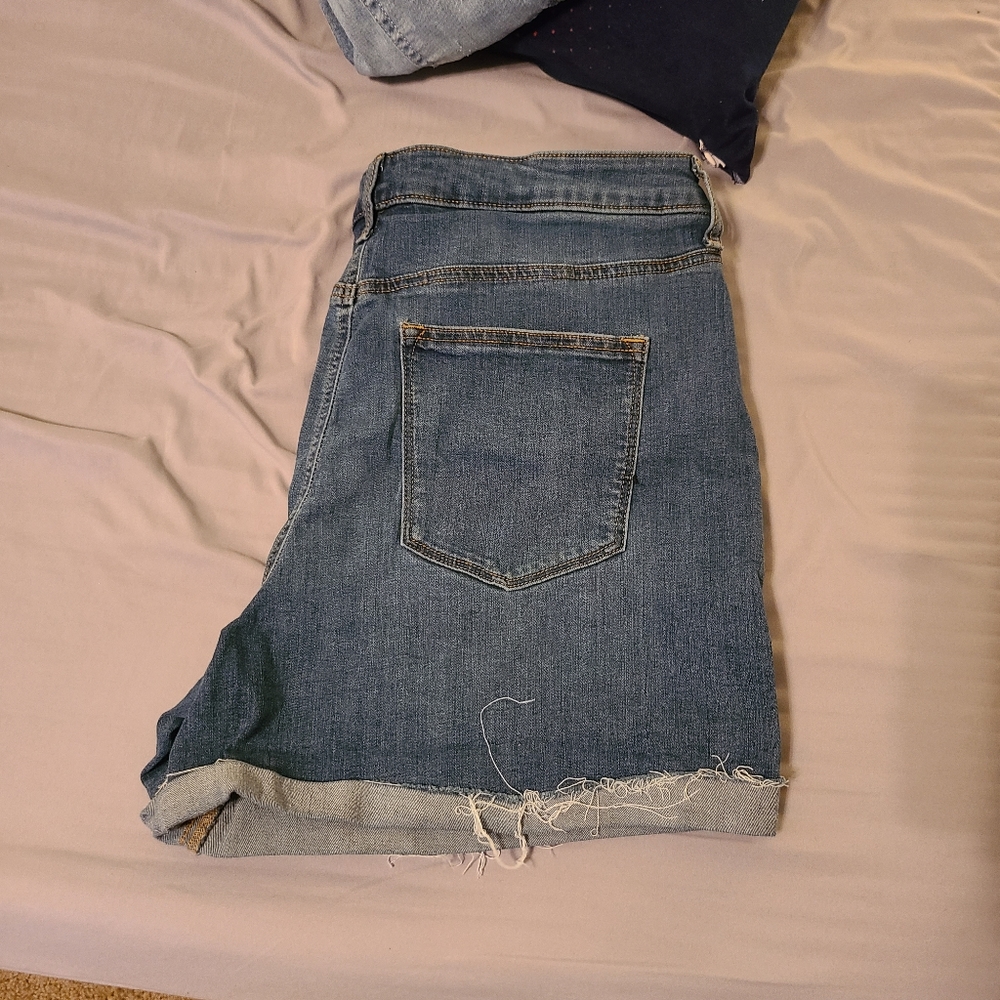 Shorts - Picture 2 of 2